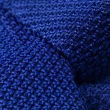 Cravate Tricot Bleu Roi — détail matière macro