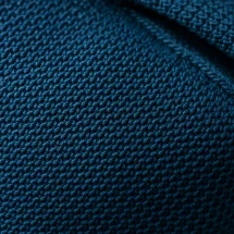 Cravate Tricot Bleu Indigo — détail matière macro