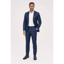 Smoking bleu intense galon soie — porté décontracté veste ouverte