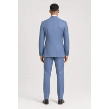 Blazer bleu clair croisé — vue de dos porté