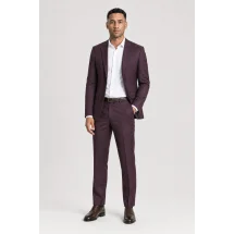 Costume Bordeaux cérémonie — porté décontracté veste ouverte