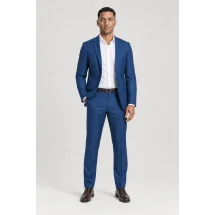 Costume Bleu indigo 3 pièces — porté décontracté veste ouverte
