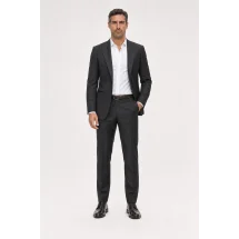 Smoking Noir cran aigu — porté décontracté veste ouverte