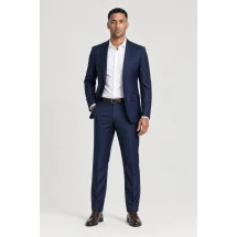 Costume Bleu 3 pièces — porté décontracté veste ouverte