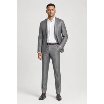 Costume Gris argent 3 pièces — porté décontracté veste ouverte