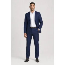 Costume Bleu intense 3 pièces — porté décontracté veste ouverte