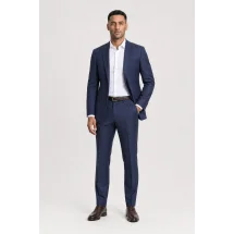 Costume Bleu carreaux foncés — porté décontracté veste ouverte