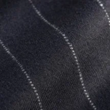 Costume Bleu nuit Flanelle Rayures Craie — détail macro tissu