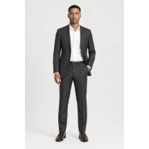 Costume Gris Anthracite fil à fil — porté décontracté veste ouverte