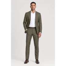 Costume croisé vert kaki foncé — porté décontracté veste ouverte