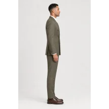 Costume croisé vert kaki foncé — vue profil porté