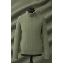 Pull col roulé torsade vert kaki — sur mesure — Costume Privé Paris