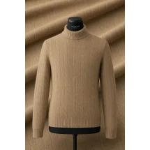 Pull col roulé torsade marron clair — sur mesure — Costume Privé Paris