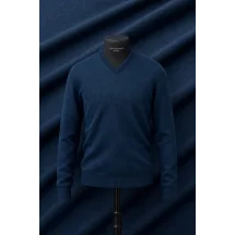 Pull col V bleu indigo — sur mesure — Costume Privé Paris