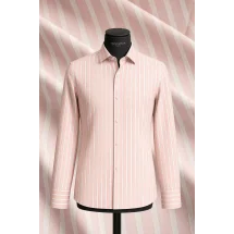 Chemise rose à rayures blanches - Style élégant pour hommes et femmes. — sur mesure — Costume Privé Paris