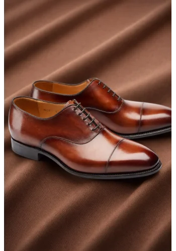 Chaussures Richelieu bout droit cognac patiné — sur mesure — Costume Privé Paris