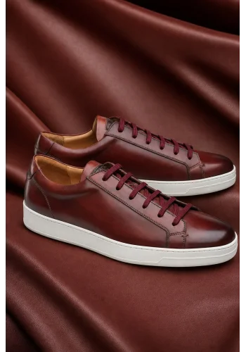 Baskets cuir bordeaux patiné — sur mesure — Costume Privé Paris