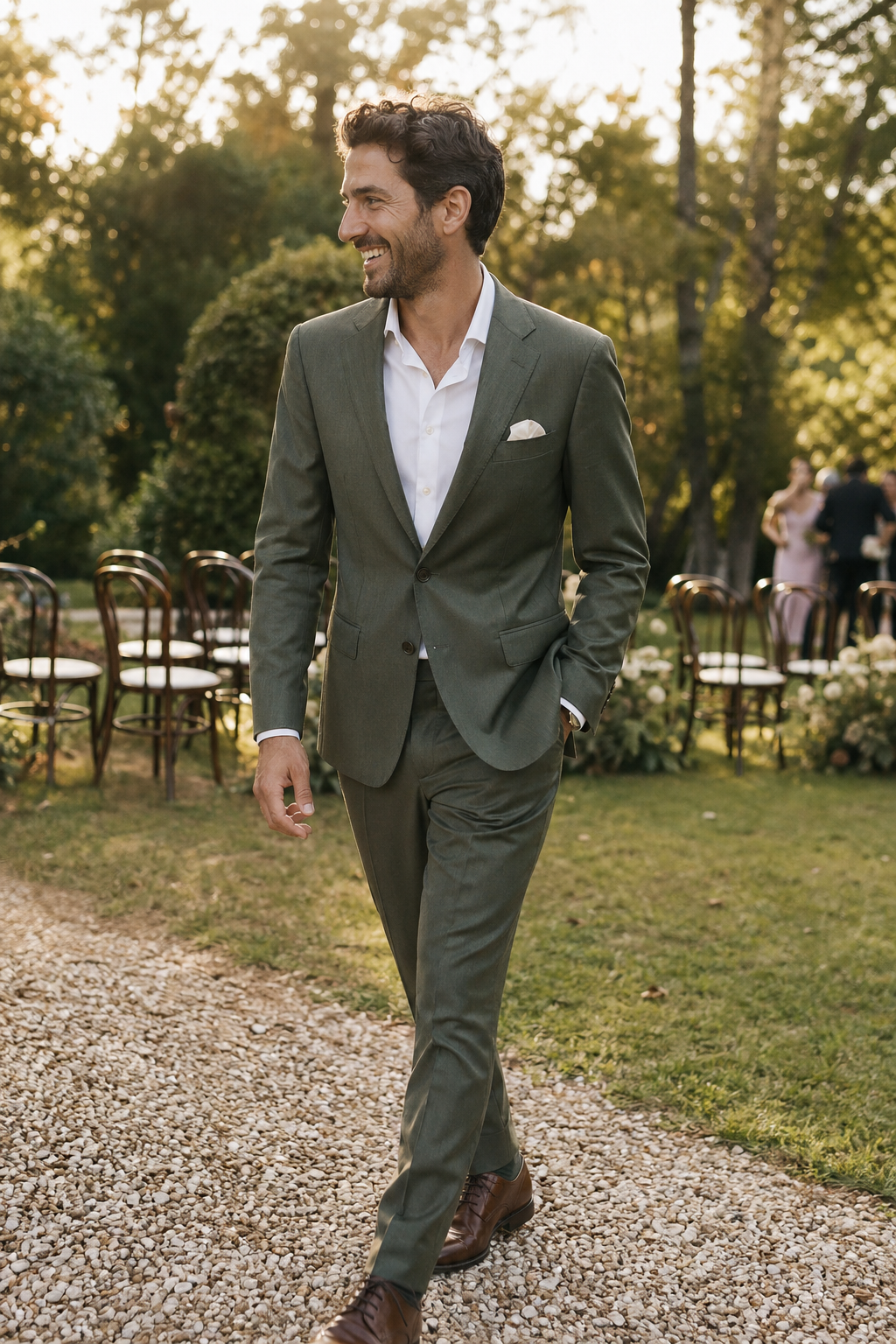 Marié en costume sur mesure — Costume mariage coupe anglaise ou coupe italienne, quelle coupe me convient — costume mariage coupe anglaise ou coupe 