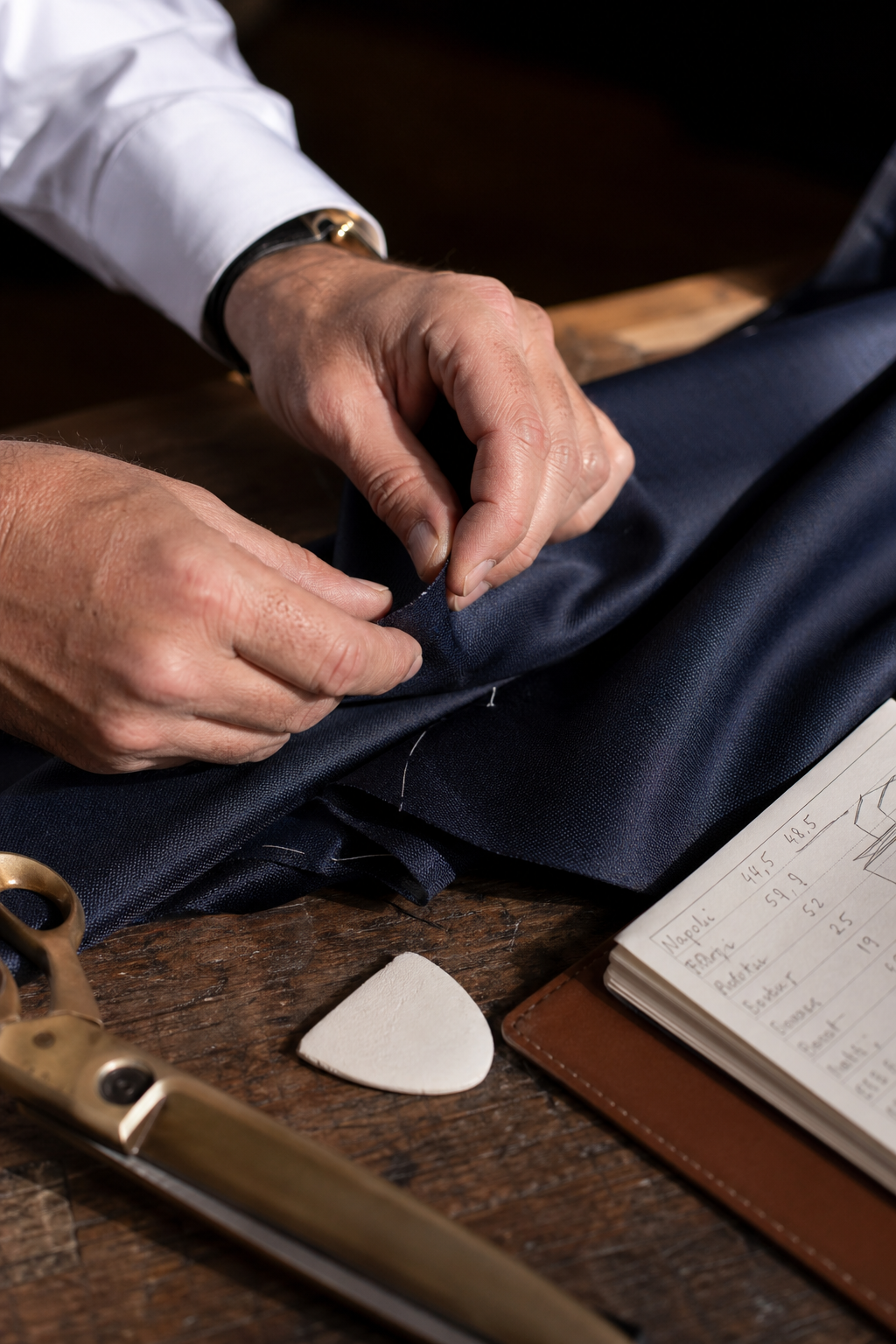 Détail finition costume sur mesure — L'Héritage d'Ermenegildo Zegna et l'Excellence du Tissu — costume zegna