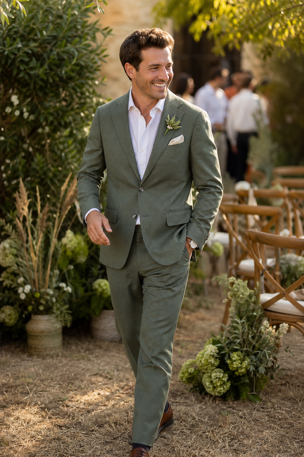 Marié en costume sur mesure — FAQ : Questions Fréquentes sur le Costume Sur-Mesure Costumes Privé Paris — costume homme luxe