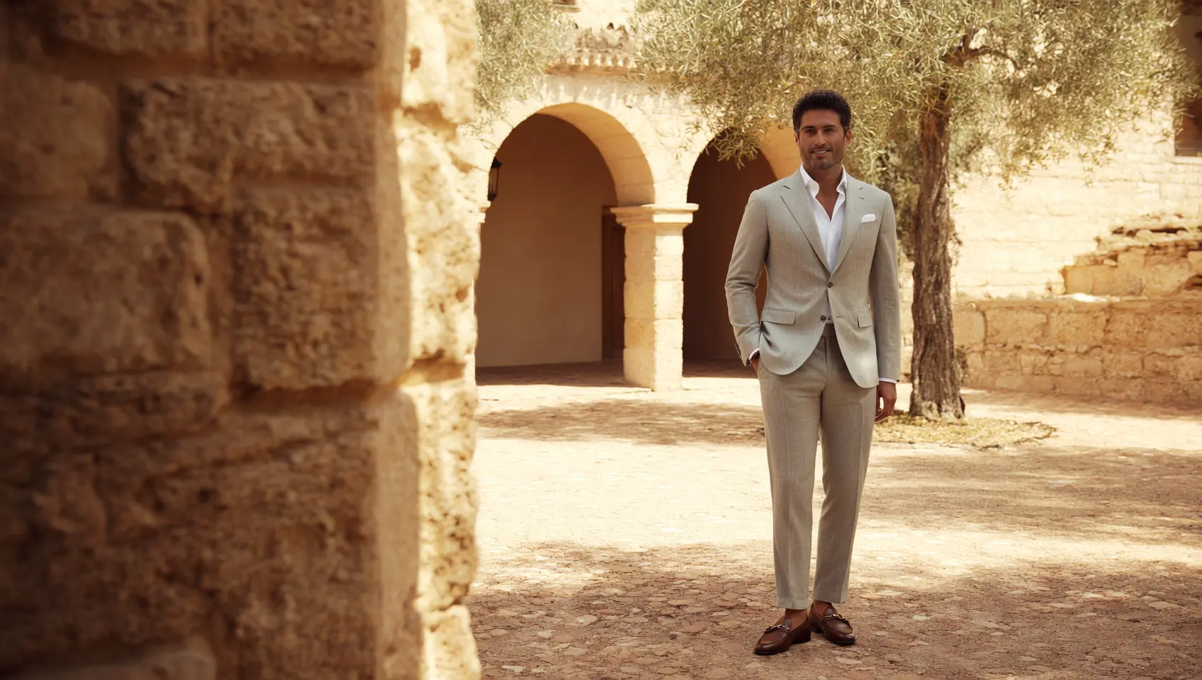 costume mariage ivoire tendance nostalgie stylisee dolce vita