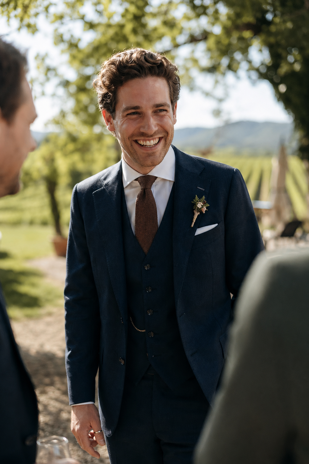 Comment choisir un costume mariage bohème ? — Adapter le costume à la saison et au lieu