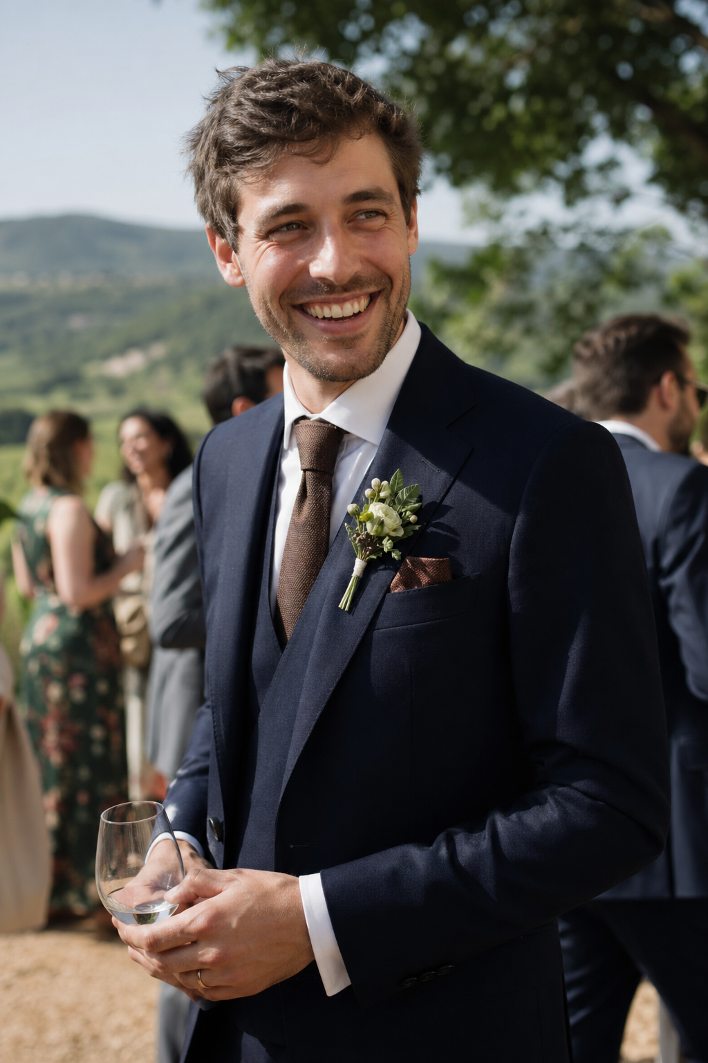 Comment Porter un Costume de Mariage Sur-Mesure Bordeaux — Costume Privé Paris : votre partenaire pour un mariage m?mor