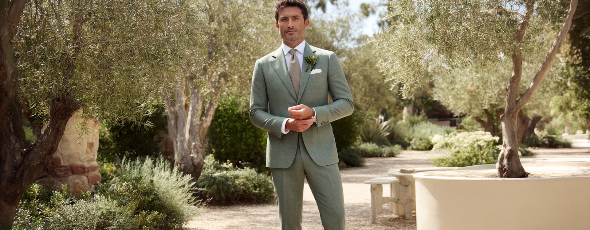 Costume de marié champêtre chic : vert sauge & matières naturelles | Costume Privé Paris