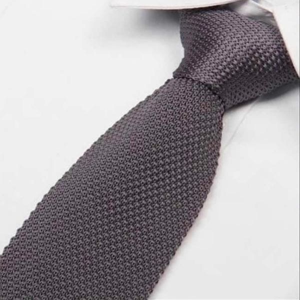 cravate tricot gris foncé maille cravate italienne